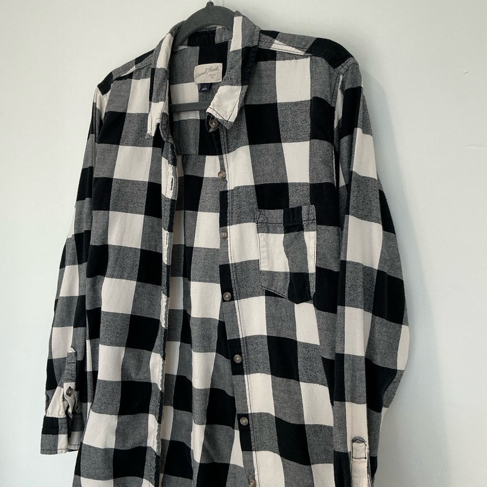 Universal Thread Plaid Long Sleeve Button-Down Shirt in Black/White - Picture 3 of 6